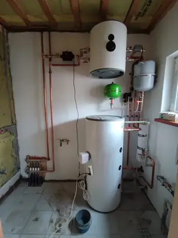 Technická místnost se zásobníkem teplé vody